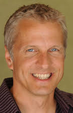Patrick Fabian como 