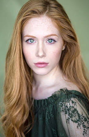 Lily Cardone as Sidney Simms
