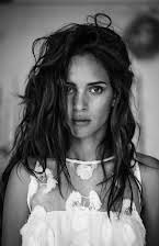 Adria Arjona som 