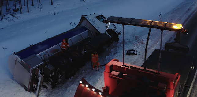 08:00: Frusna vägar (S14 E5) (S14) | TV3 | 12/24 2025