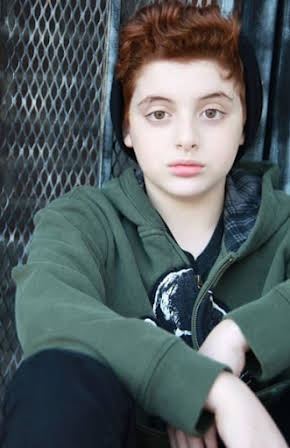 Thomas Barbusca as 
