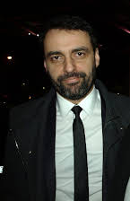 Tomasz Mandes som Director