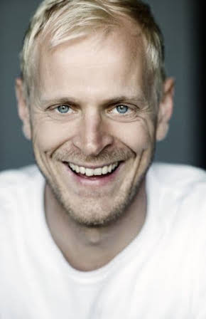 Carsten Bjørnlund as 