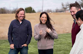 Fixer Upper: Welcome Home, Season 1: A Neglected Home for Newlyweds