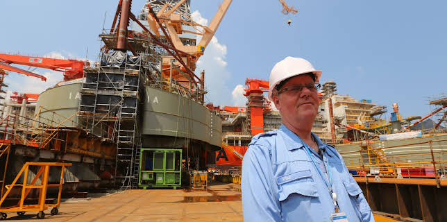 8:00 PM: World's Biggest Shipbuilders (S1 E1) (S1) | Discovery Turbo | 12/6 2025