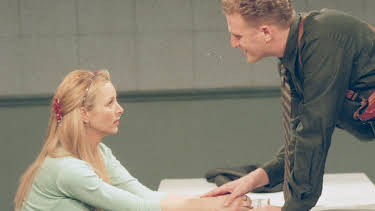 02:10: Vänner (S5 E21) (S5) | TV3 | 4/10 2026