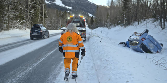 14:00: Frusna vägar (S12 E8) (S12) | TV3 | 12/4 2025