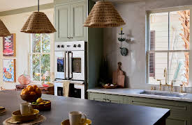 Anything but Gray, Season 1: Historic Neighborhood