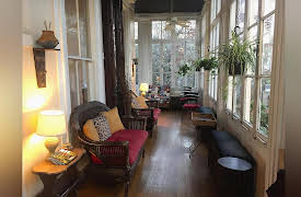 Hotel Impossible: Showdown, Season 1: Two Stepping Through Texas