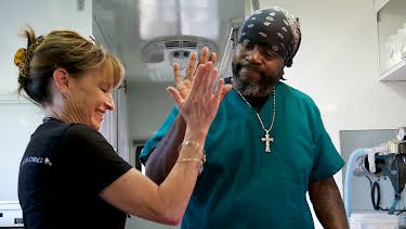 07:50: Guardians of Rescue (S1 E1) (S1) | Animal Planet | 12/29 2025