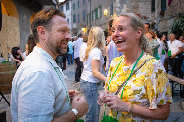 18:10: Solveig og Johns dolce villa (S1 E8) (S1) | FEM | 4/18 2026