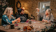 Sara Davies' Christmas Craft Off (S1 E5)