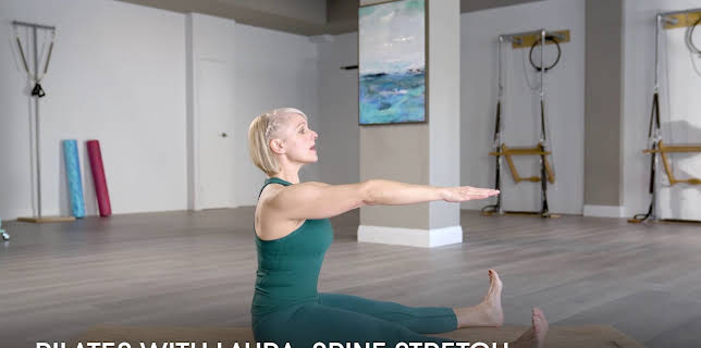 Pilates with Laura: Spine Stretch (2023)