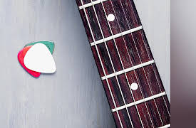 Learning to Play Guitar: Chords, Scales, and Solos: Crosspicking and Bass Lines