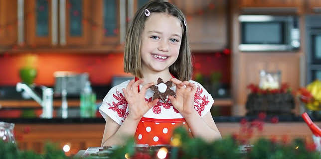 12:00 PM: My World Kitchen (S3) | Cbeebies | 12/5 2025