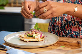 Everyday Cooking: Spinach Soup With Cheese and Chicken Arepas