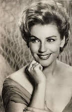 Joan O'Brien como Mrs. Sue Dickinson