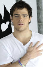 Peter Lanzani como 