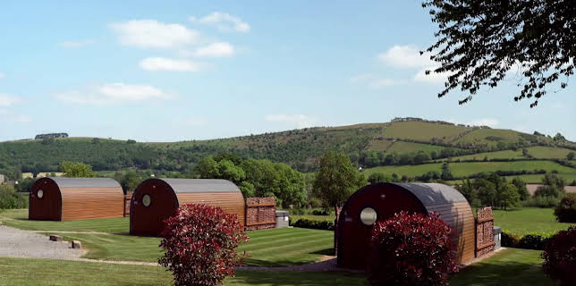 04:10: En plats på landet (S31 E32) (S31) | TV8 | 2/18 2026