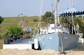 Building Outside the Lines: Secluded Sailboat Sanctuary