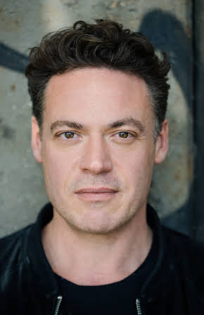 Fedja van Huêt as 