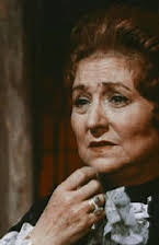 Milagros Leal como Doña María