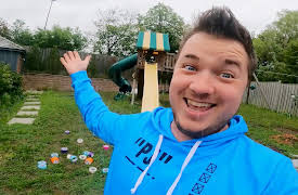 Papa Jake: Epic Box Forts by pocket.watch: Giant 30-Foot Box Fort Build!