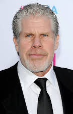 Ron Perlman como 