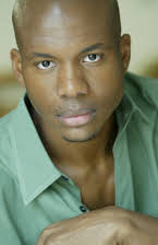 Leonard Roberts som Instructor Rolle