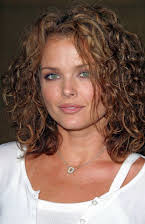 Dina Meyer som 
