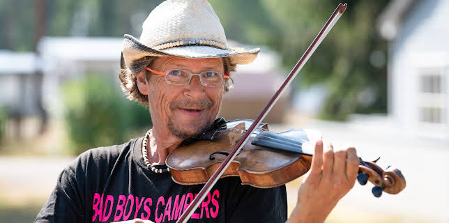 18:50: Ja vi elsker camping (S3 E3) (S3) | FEM | 3/11 2026