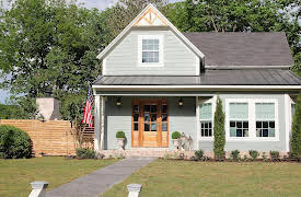 Fixer to Fabulous, Season 1: Entertaining Oasis