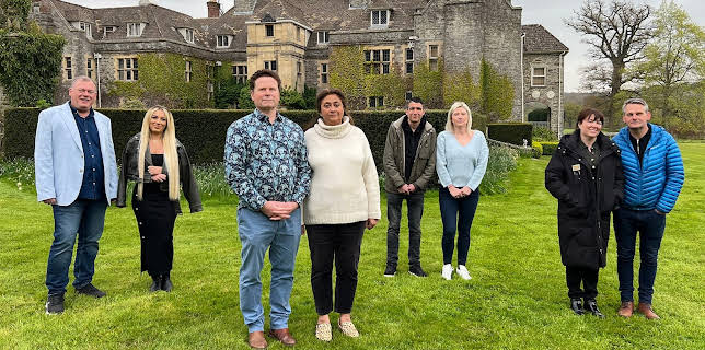 3:30 PM: Four in a Bed | Channel 4 | 12/29 2025