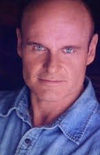 Richard Zeman como Lieutenant Carl Hanson