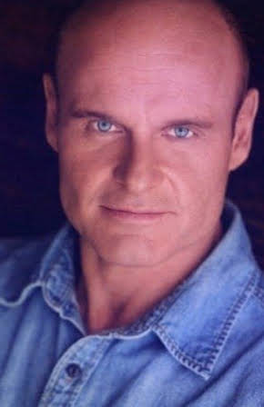 Richard Zeman as Lieutenant Carl Hanson