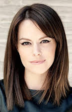 Emily Hampshire som 