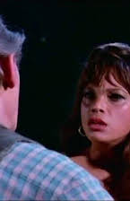 Marie Gomez como Nola