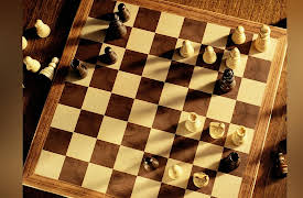 How to Play Chess: Lessons from an International Master: The World of Chess