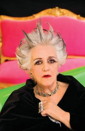 Chus Lampreave as Portera