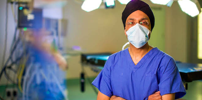 10:00 PM: 999: Critical Condition (S5 E7) (S5) | 5 Star | 11/12 2025