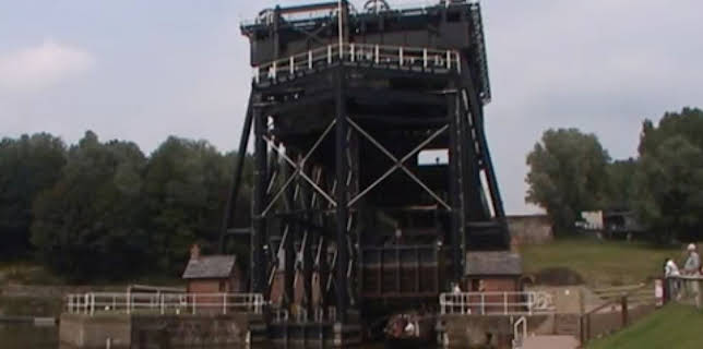 4:30 PM: Fred Dibnah's Made in Britain (S1 E11) (S1) | Yesterday | 12/13 2025