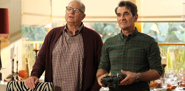 3:00 AM: Modern Family | E4 | 12/20 2025