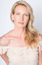 Erika Auchterlonie como Pam