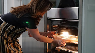 19:25: Valerie's Home Cooking (S4 E2) (S4) | TLC | 11/27 2025