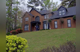 Yours, Mine Or Ours, Season 1: Moving in with Mom