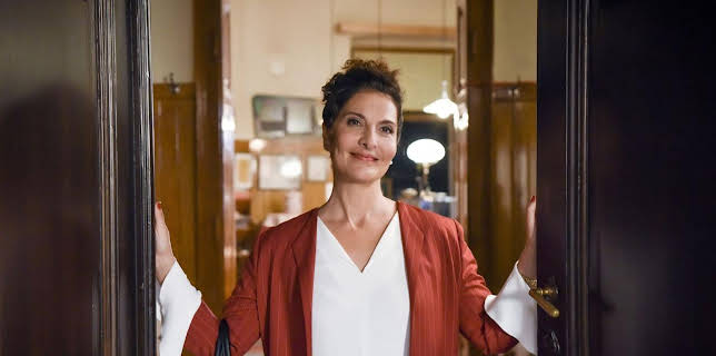 07:40: Walking on Sunshine (S03/E01) | One | 12/6 2025