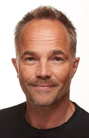 Jon Øigarden as 