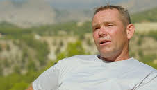 Bargain-Loving Brits in the Sun (S9 E11)