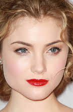 Skyler Samuels como 