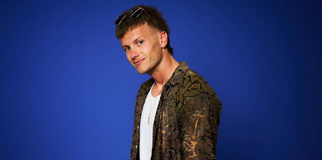 9:00 PM: New: First Dates Beach Club | Channel 4 | 12/17 2025